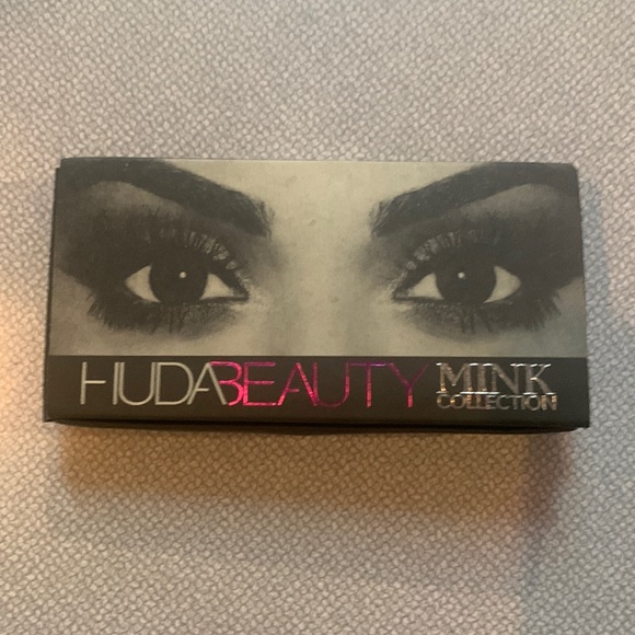 Beautiful Huda Beauty Lashes - Picture 1 of 2